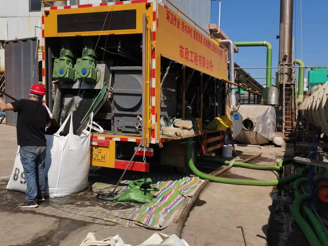 嘉积镇淤泥压干处理